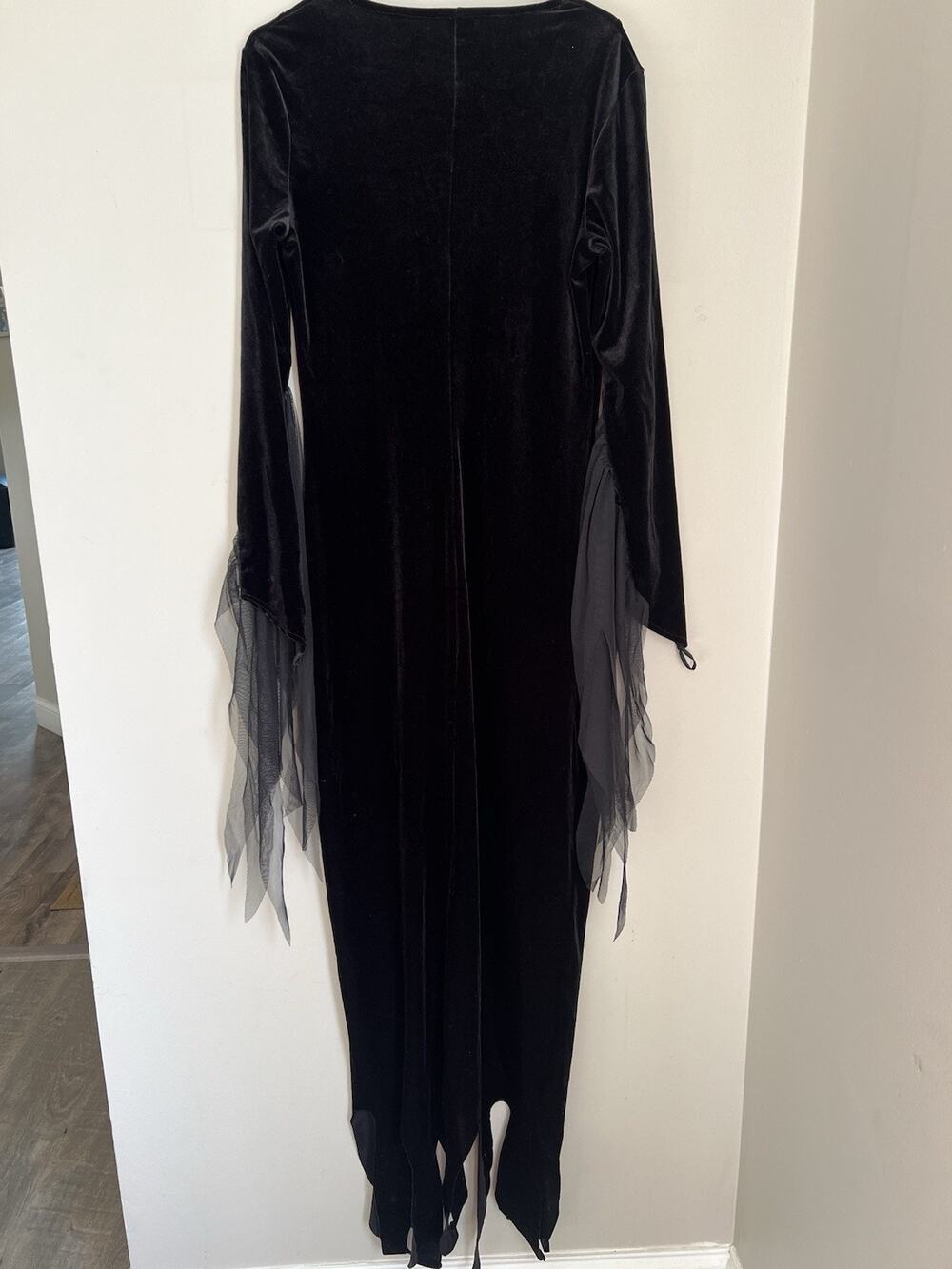 MORTICIA BLACK VELVET HALLOWEEN COSTUME DRESS SIZE LARGE